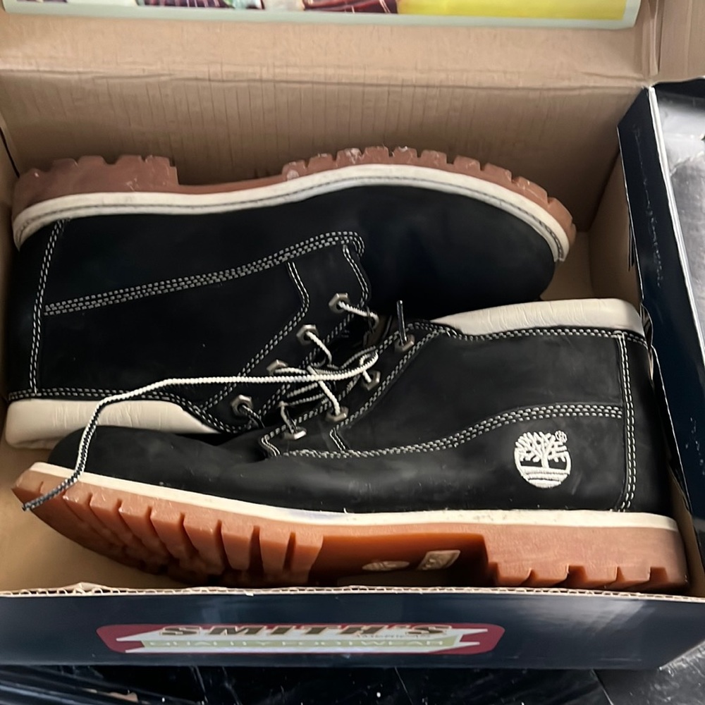 Black ankle timberland boot size 10 women used
